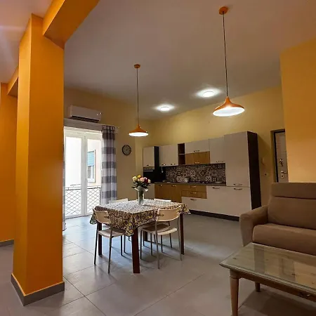 Apartment Nanni's House, Stylish Steps From Station Sant'Agnello
