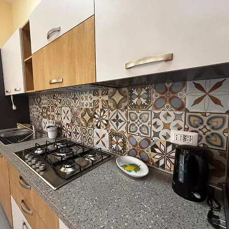 Nanni's House, Stylish Steps From Station *