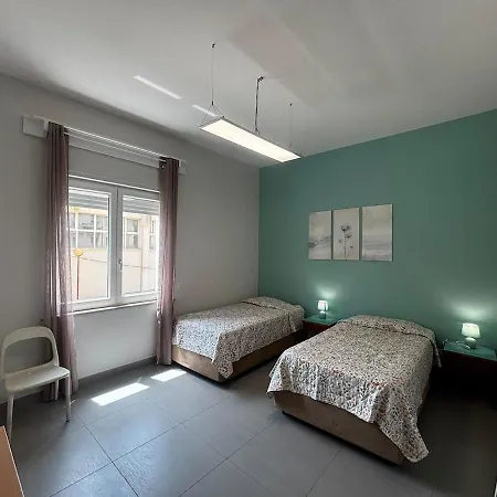 Nanni's House, Stylish Steps From Station *