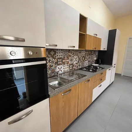 Nanni's House, Stylish Steps From Station *
