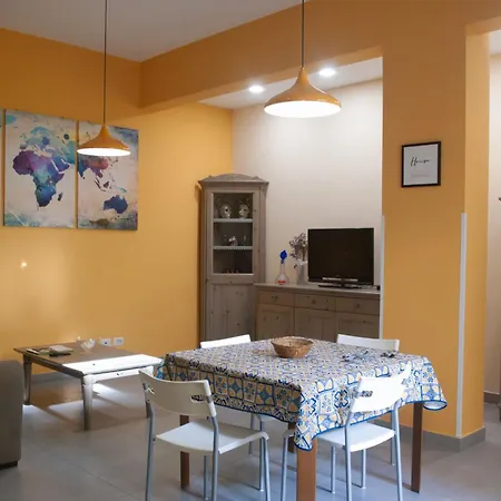 Nanni's House, Stylish Steps From Station