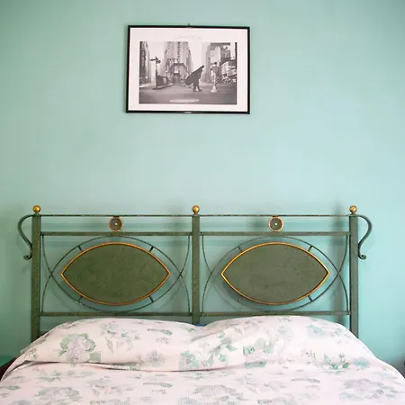 Nanni's House, Stylish Steps From Station Apartment *