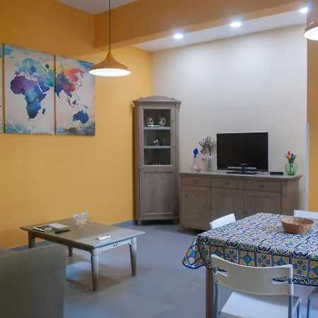 Nanni's House, Stylish Steps From Station Apartment Sant'Agnello